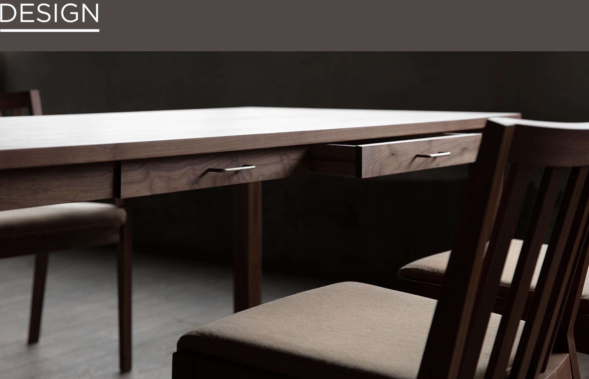 SOLIDの想いを体現したファーストモデルのテーブル。100%無垢材。真鍮・黒皮鉄の取っ手。SOLID横浜で人気の経年変化を楽しむ家具です。